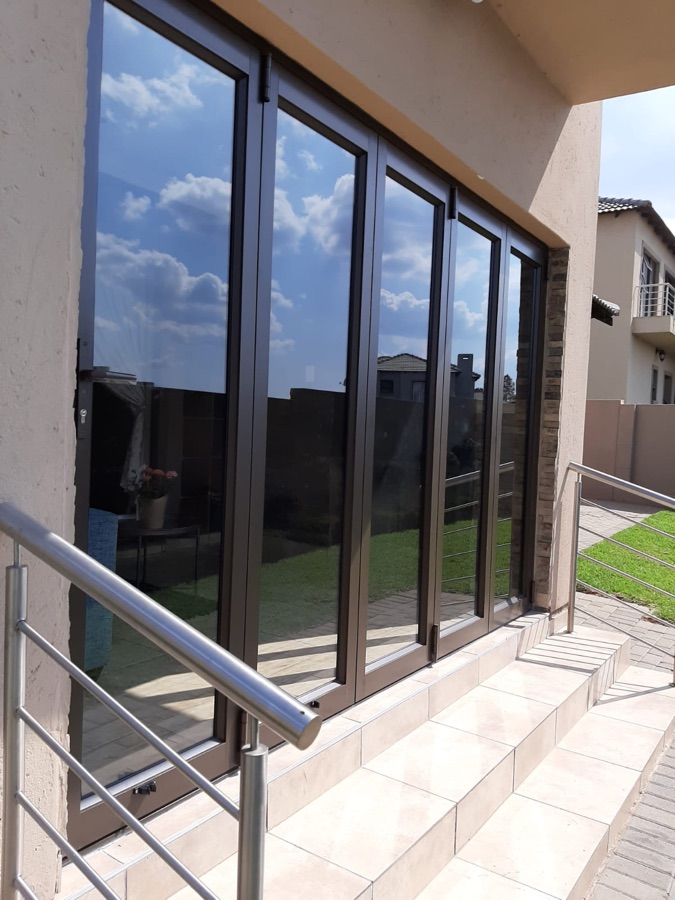 Aluminium doors installation