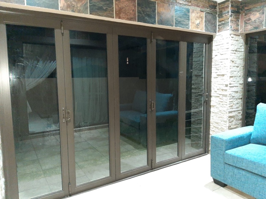 Aluminium doors installation