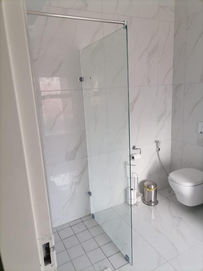 Frameless installation