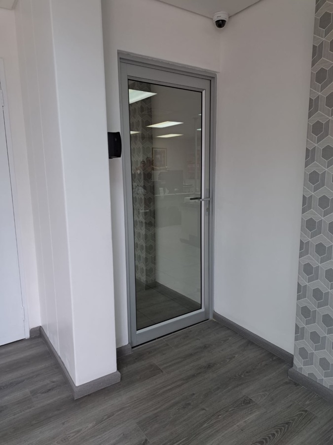 Frameless installation
