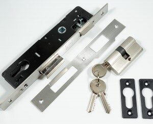 Latch Lock "H" 25BS With 65mm Euro Cylinder LL012SS-62