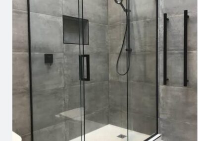 Unobstructed Shower Experience with Frameless Design