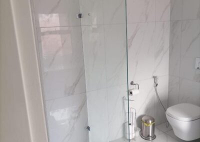 Modern Glass Shower with Invisible Frame