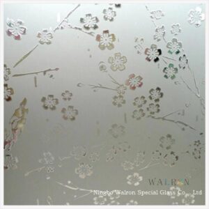 Decorative laminated safety glass