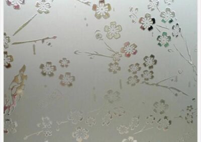 Decorative laminated safety glass